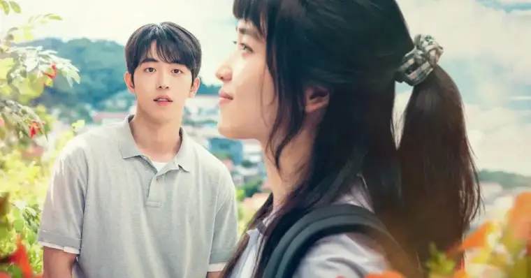 Os K-dramas românticos que vão conquistar seu coração: Prepare-se! Os K-dramas românticos têm conquistado cada vez mais fãs ao redor do mundo, e não é difícil entender o porquê. Com histórias envolventes, personagens cativantes e muitos momentos emocionantes, essas séries sul-coreanas têm se tornado um verdadeiro sucesso entre os amantes de dramas e romances. Se você ainda não conhece o mundo dos K-dramas românticos, prepare o coração, pois essa é uma experiência que vai te conquistar! Com opções para todos os gostos e estilos, essas séries são capazes de fazer o público rir, chorar e se apaixonar ao mesmo tempo. Desde os dramas mais clássicos até as produções mais modernas, há sempre uma opção que vai te encantar e te fazer querer maratonar todos os episódios de uma só vez. Prepare o coração: os K-dramas românticos que vão te conquistar! O Apelo dos K-dramas Românticos Os K-dramas românticos têm ganhado cada vez mais espaço na cultura pop mundial. Com histórias envolventes, elencos talentosos e produções de alta qualidade, essas séries têm conquistado uma legião de fãs ao redor do mundo. Nesta seção, vamos explorar o apelo dos K-dramas românticos e entender por que eles vêm fazendo tanto sucesso. A Cultura Pop Coreana em Ascensão Os K-dramas são parte de uma onda crescente de cultura pop coreana que tem ganhado cada vez mais espaço no mundo. Com a popularidade de grupos de K-pop como BTS e BLACKPINK, a Coreia do Sul tem se tornado um importante centro de produção cultural. Os K-dramas, por sua vez, têm sido uma importante porta de entrada para a cultura coreana, apresentando ao público mundial aspectos da vida e da cultura do país. Elementos-chave dos K-dramas Românticos Os K-dramas românticos têm uma série de elementos que os tornam tão atraentes para o público. Um dos principais é a qualidade da produção, que muitas vezes apresenta cenários deslumbrantes e elencos talentosos. Além disso, as histórias geralmente são bem elaboradas, com reviravoltas surpreendentes e personagens complexos. Outro elemento importante dos K-dramas românticos é o fato de que eles são capazes de tocar o coração do público. Com histórias de amor apaixonantes e emocionantes, essas séries conseguem criar uma conexão emocional com o espectador, fazendo com que ele se envolva profundamente com os personagens e suas histórias. Em resumo, os K-dramas românticos têm conquistado um público cada vez maior ao redor do mundo, graças à sua qualidade de produção, histórias envolventes e capacidade de tocar o coração do público. Se você ainda não se rendeu a esse fenômeno cultural, está na hora de dar uma chance a essas séries que vão te conquistar! Séries Imperdíveis Se você é fã de K-dramas românticos, não pode perder essas séries emocionantes. Aqui estão algumas das melhores opções para aquecer o seu coração. Clássicos Modernos Crash Landing on You: Uma das séries mais populares dos últimos anos, essa história de amor proibido entre um oficial militar sul-coreano e uma herdeira norte-coreana é emocionante e envolvente. Os personagens cativantes e a trama cheia de reviravoltas fazem dessa série uma escolha imperdível para os fãs de romance. Descendants of the Sun: Uma série de sucesso que combina romance, ação e drama. A história acompanha um grupo de soldados e médicos que trabalham juntos em uma zona de guerra. O romance entre o soldado Yoo Si-jin e a médica Kang Mo-yeon é o ponto central da trama e vai deixar você torcendo pelo casal do começo ao fim. Novidades Emocionantes True Beauty: Essa série é uma das mais recentes e já conquistou uma legião de fãs. A trama acompanha a vida de uma estudante que se transforma em uma beleza estonteante com a ajuda da maquiagem. Ela se apaixona por dois rapazes e precisa lidar com os desafios do amor e da aparência. It's Okay to Not Be Okay: Essa série emocionante aborda temas como saúde mental, família e amor. A história acompanha um escritor de livros infantis que se apaixona por uma psiquiatra que cuida de seu irmão mais velho com autismo. A trama é envolvente e os personagens complexos vão te deixar vidrado na tela. Como os K-dramas Conquistam Corações Os K-dramas românticos têm ganhado cada vez mais espaço no mundo do entretenimento. Com roteiros envolventes e atuações emocionantes, essas séries têm conquistado fãs ao redor do mundo. Mas o que faz com que esses dramas coreanos sejam tão populares? Roteiros Envolventes Uma das principais características dos K-dramas românticos é a qualidade dos roteiros. Muitas vezes baseados em livros ou mangás, essas histórias são cuidadosamente desenvolvidas para prender a atenção do espectador do início ao fim. Os personagens são bem construídos e os diálogos são ricos em detalhes e emoção. Além disso, os K-dramas costumam abordar temas universais, como amor, amizade e superação, que conseguem tocar o coração do público. Os espectadores se identificam com as histórias e se emocionam com os personagens, criando um vínculo emocional com a trama. Química entre os Protagonistas Outra característica marcante dos K-dramas românticos é a química entre os protagonistas. Os atores são escolhidos cuidadosamente para interpretar os personagens principais e muitas vezes passam por um longo processo de preparação para criar uma conexão realista na tela. A química entre os protagonistas é fundamental para o sucesso de um K-drama romântico. Os espectadores precisam acreditar no amor entre os personagens para se envolverem com a história. Quando a química é bem construída, é possível sentir a tensão e a emoção entre os personagens, o que torna a trama ainda mais envolvente. Em resumo, os K-dramas românticos conquistam corações por meio de roteiros envolventes e química realista entre os protagonistas. Essas séries conseguem tocar o público de maneira profunda e emocional, criando uma conexão duradoura entre os espectadores e os personagens.