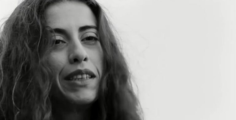 Filme Terra Estrangeira (1996)